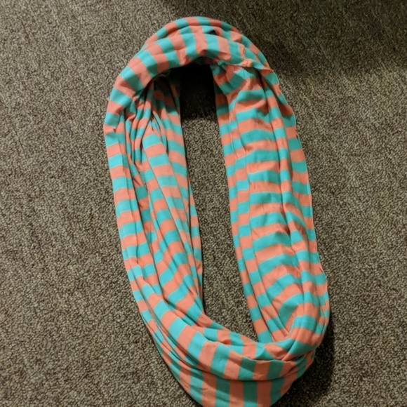 Infinity scarf - Picture 1 of 2